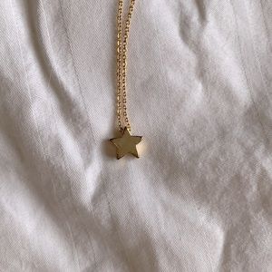 Tiny star necklace